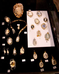 Dale Armstrong's Wire Jewelry Display and Booth Ideas - , Selling, Selling, Case display