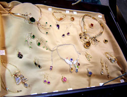 Dale Armstrong's Wire Jewelry Display and Booth Ideas - , Selling, Selling, Case Display