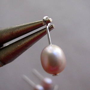 Albina Manning's Nailed Pearl Earrings - , Contemporary Wire Jewelry, Wire Wrapping, Wrapping, Wire Wrapping Jewelry, Round nose pliers making loop on headpin.