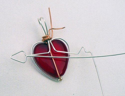 Marty Blu's My Valentine Heart Pendant - , Contemporary Wire Jewelry, Wire Wrapping, Wrapping, Wire Wrapping Jewelry, Using chain nose pliers to bend wire into the arrow shape.