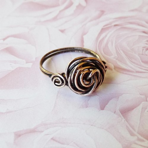 Rhonda Chase's Romantic Roses Wire Ring - , Contemporary Wire Jewelry, Spirals, Wire Spiral, Spiral Wire Wrap, Oxidizing Wire, Oxidizing, Antiquing Wire, Antiquing, Wire Wrapping, Wrapping, Wire Wrapping Jewelry, Finished ring.