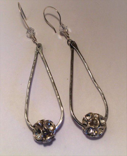 Judy Freyer Thompson's Elegant Earrings Take One - , Contemporary Wire Jewelry, Texturing, Drilling, Drill, elegant earrings