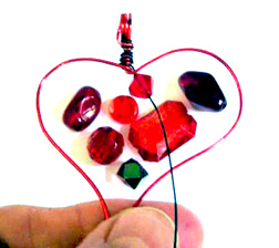 Tracey McKenzie's Wire Wrapped Pet Heart Charm - , Contemporary Wire Jewelry, Wire Wrapping, Wrapping, Wire Wrapping Jewelry, Beads, Connecting beads