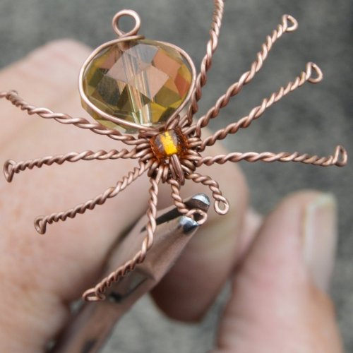 Deborah Kelly's Wire Spider Ornament - , Holiday Designs, , bend the pincers