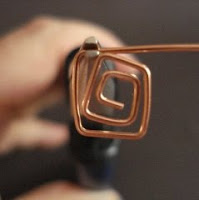 Judy Ellis's How to Make Square Spirals - , Classic Wire Jewelry, Spirals, Wire Spiral, Spiral Wire Wrap, Using Chain nose pliers to form copper wire